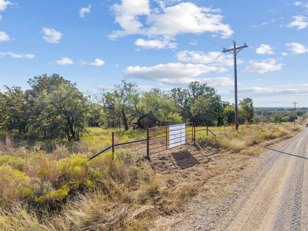 Property Photo:  847 Barry Road  TX 76458 