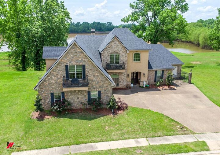 Property Photo: 504 Belle Rouge Circle LA 71111