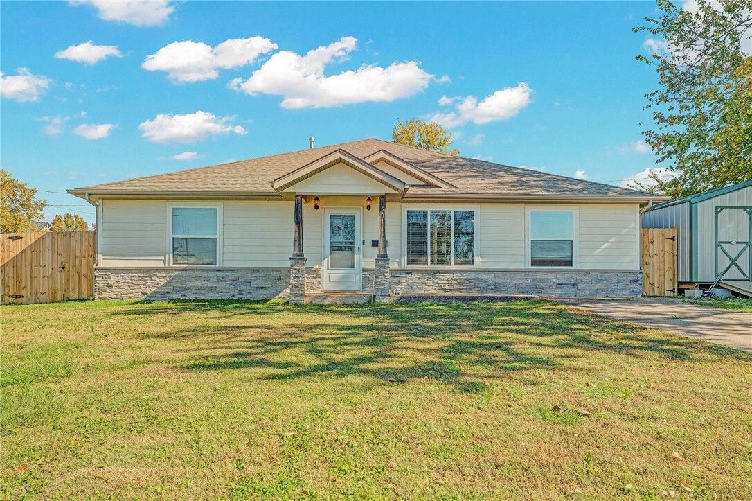 Property Photo: 501 S 12th Street AR 72756
