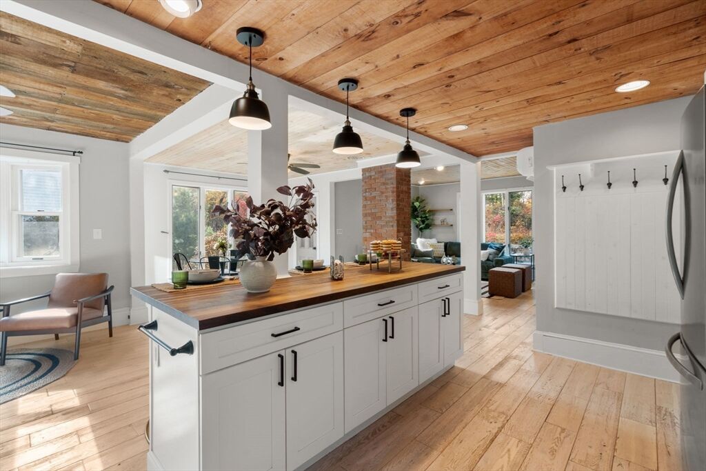 Property Photo:  15 King Ave  MA 02356 