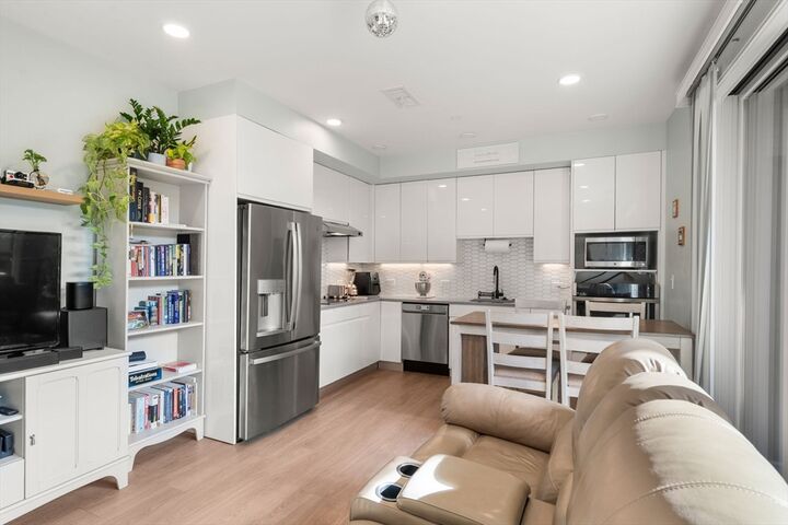 Property Photo:  275-279 Border St 302  MA 02128 