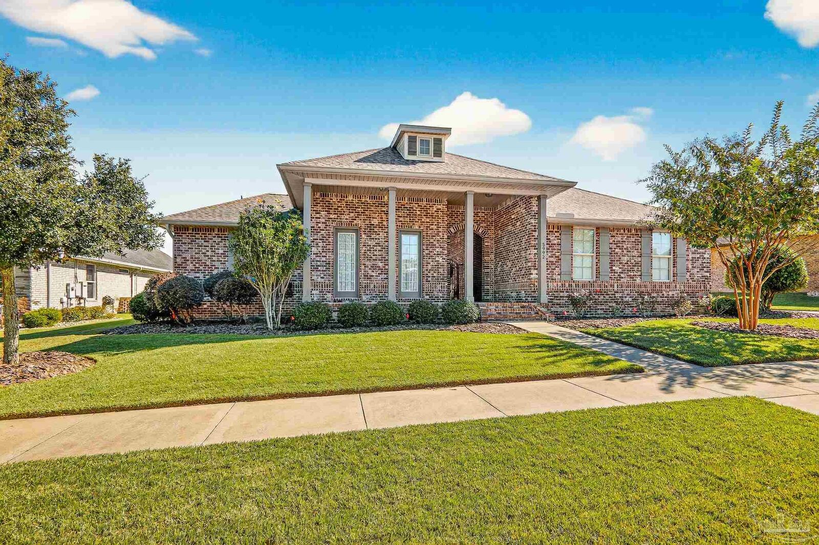 Property Photo: 5992 Huntington Creek Blvd FL 32526