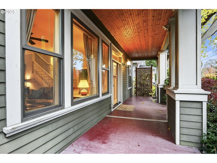 Property Photo: 23 NE Morgan St OR 97211