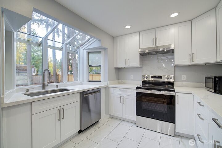 Property Photo: 1380 165th Avenue NE WA 98008