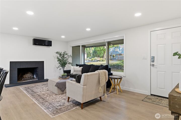 Property Photo:  16167  Midvale Avenue N  WA 98133 