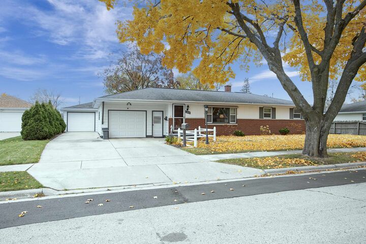 Property Photo: 1010 Heyrman Street WI 54302