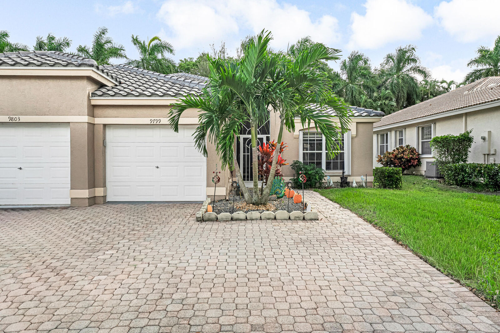 Property Photo:  9799 Crescent View Drive S  FL 33437 