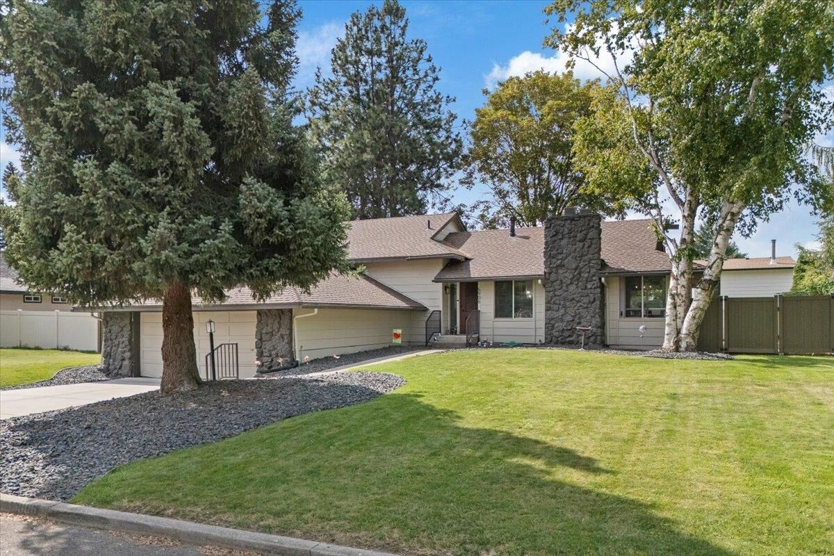 Property Photo: 5906 S Donora Dr WA 99223