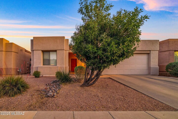 Property Photo: 7446 E Placita Luz De La Luna AZ 85715