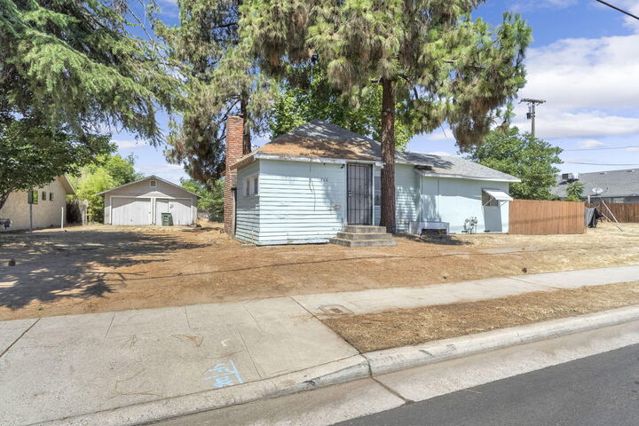 Property Photo:  760 Sunnyside Avenue  CA 93611 