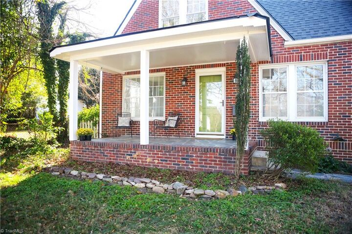 Property Photo:  1805 W Friendly Avenue  NC 27403 