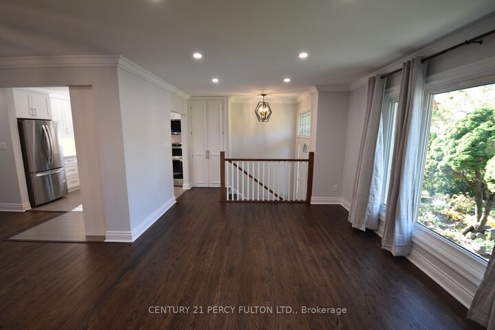 Photo de la propriété: 75 Sloane (Upper) Avenue Upper ON M4A 2A8