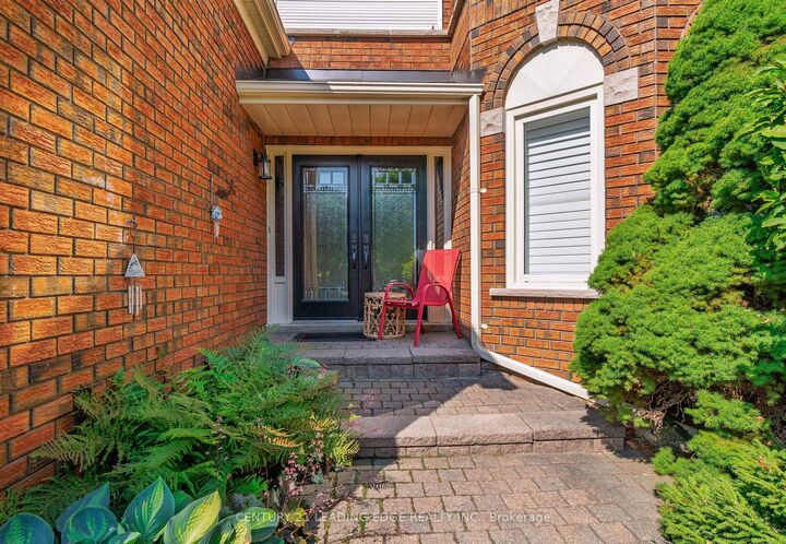 Property Photo:  207 Larkin Avenue  ON L3P 4Y7 