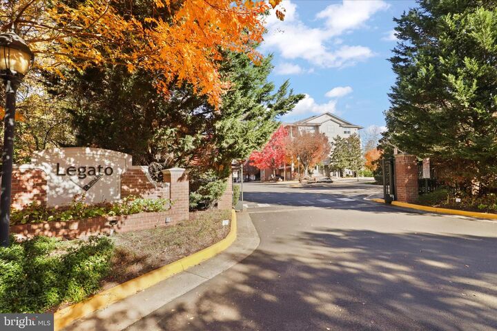 Property Photo:  4401 Weatherington Lane 304  VA 22030 