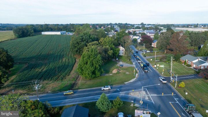 Property Photo:  2498 Old Philadelphia Pk,  PA 17602 