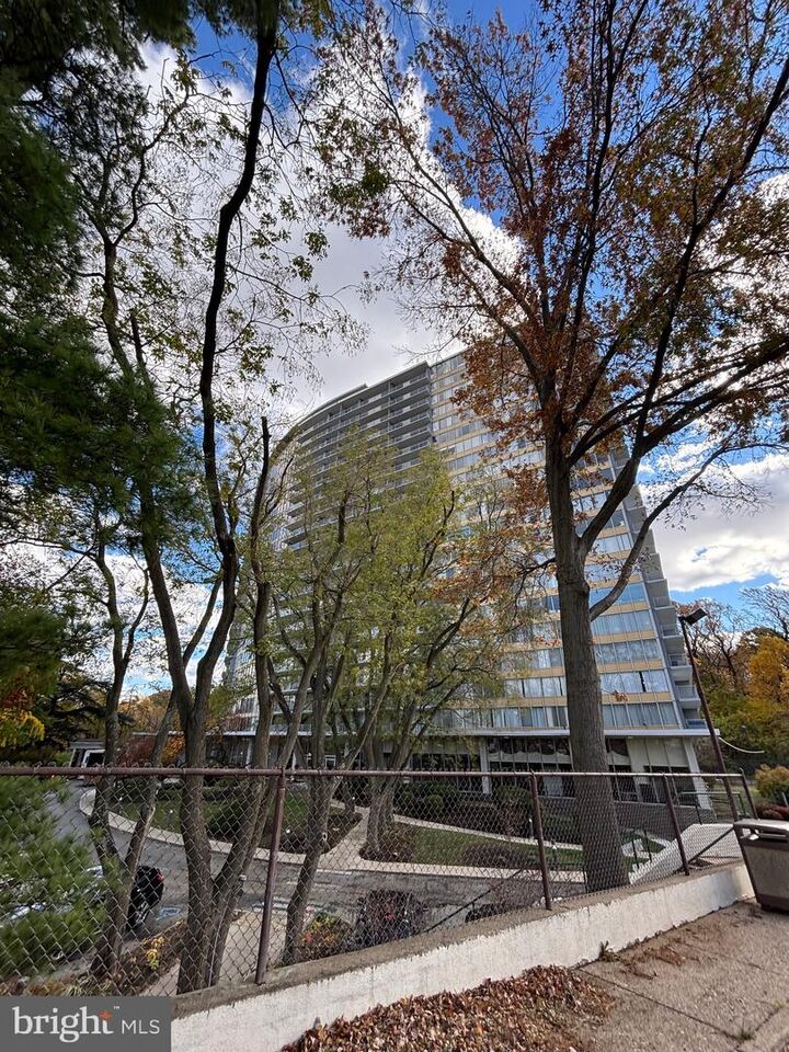 Property Photo:  3900 Ford Road 00 2G  PA 19131 