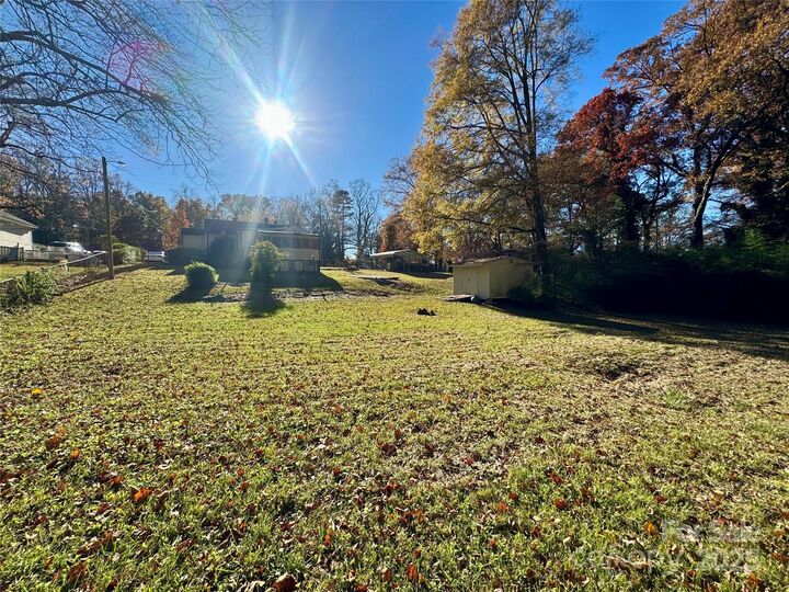 Property Photo:  1116 W Davidson Avenue  NC 28052 