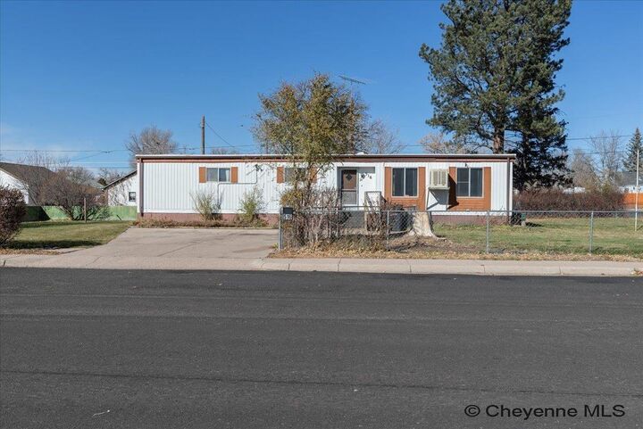 516 E 4th St  Cheyenne WY 82007 photo