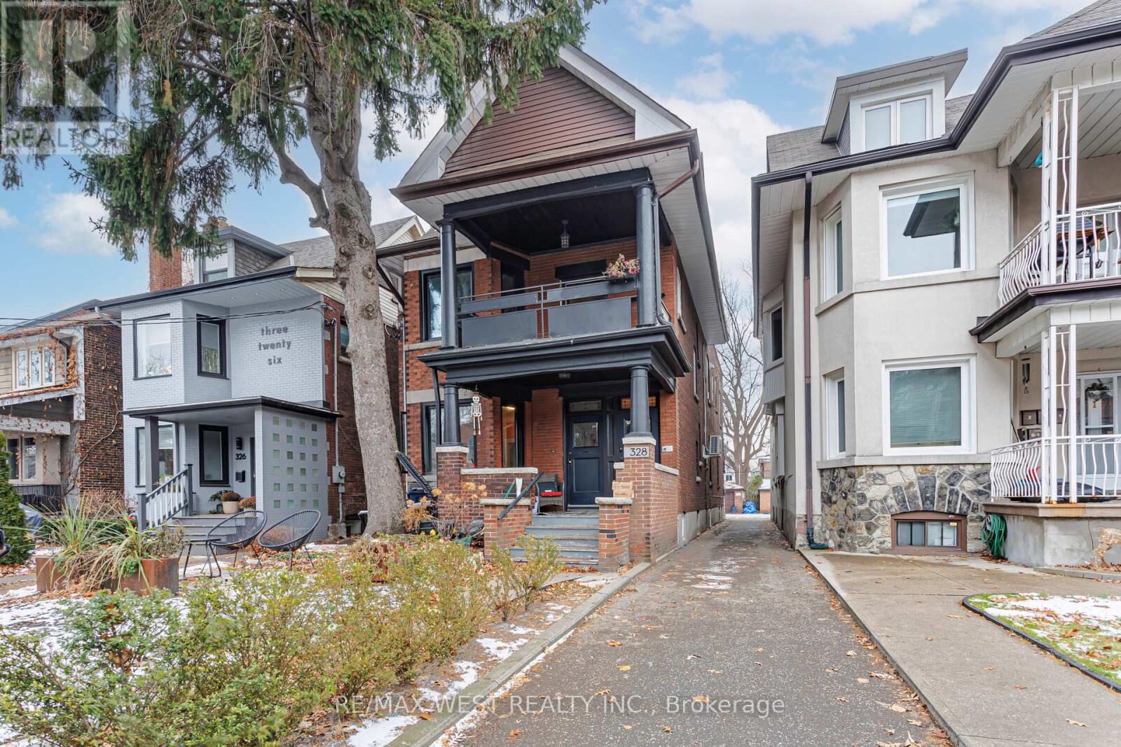 Property Photo: 328 High Park Avenue 2S ON M6P 2S7