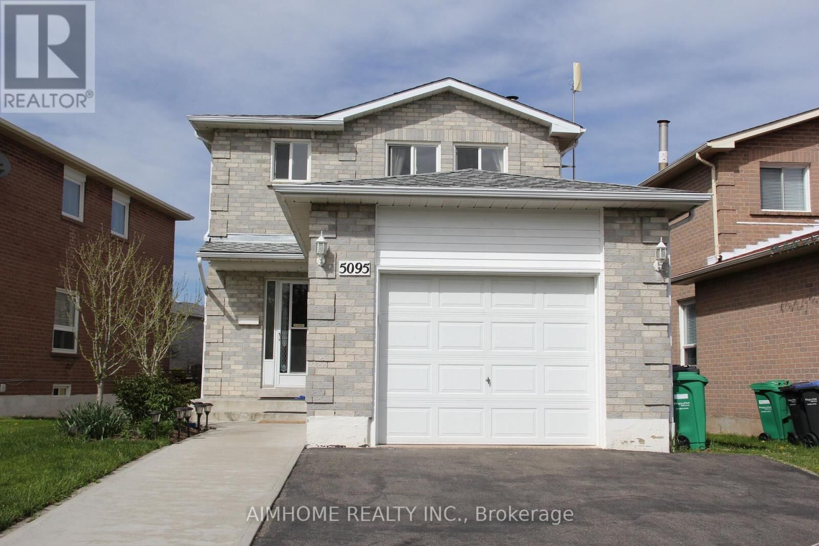 Property Photo:  5095 Sunray Drive  ON L5R 2W2 