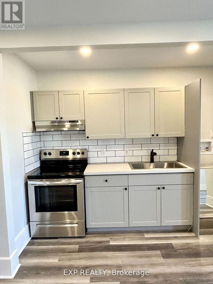 Property Photo:  316 Front Street 2  ON K8N 2Z8 