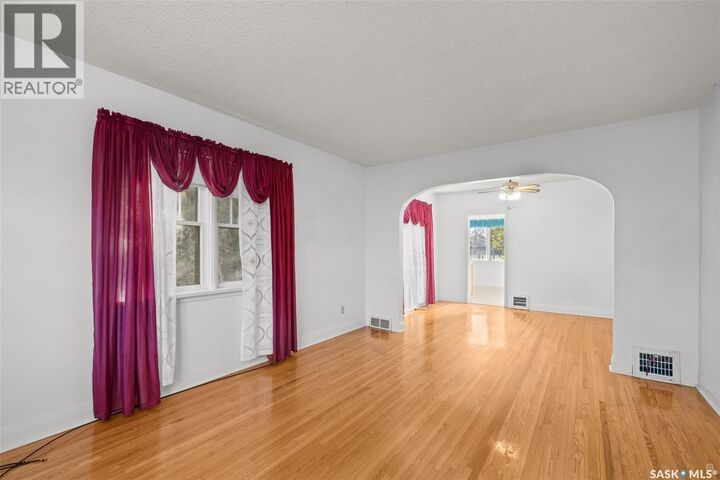 Property Photo:  451 9th Street E  SK S6V 0Y1 