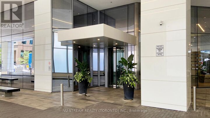 Property Photo:  100 Harbour Street Ph101  ON M5J 0B5 