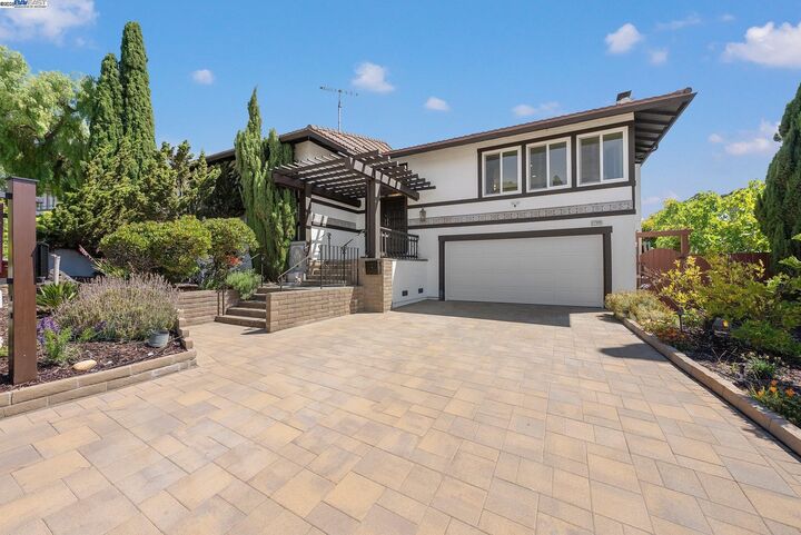 Property Photo: 27896 Adobe Ct CA 94542