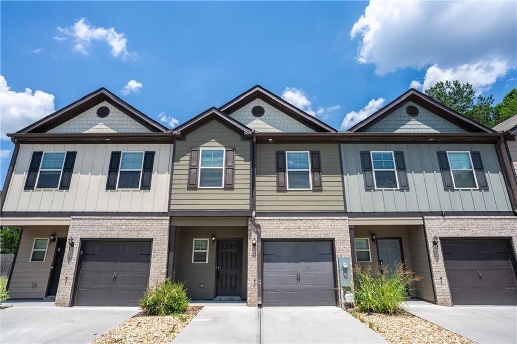 Property Photo:  6106 Oak Bend Court  GA 30296 