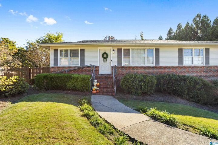 Property Photo: 3157 Valley Park Drive AL 35243