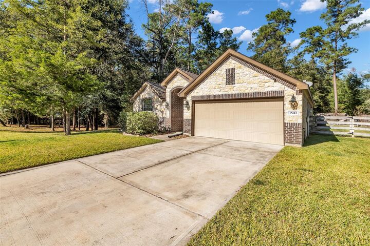 Property Photo:  9023 S Comanche Circle  TX 77378 