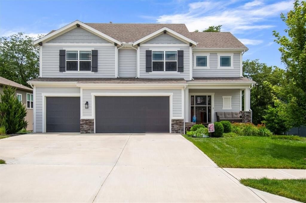 Property Photo:  9020 SE 2nd Street  MO 64064 