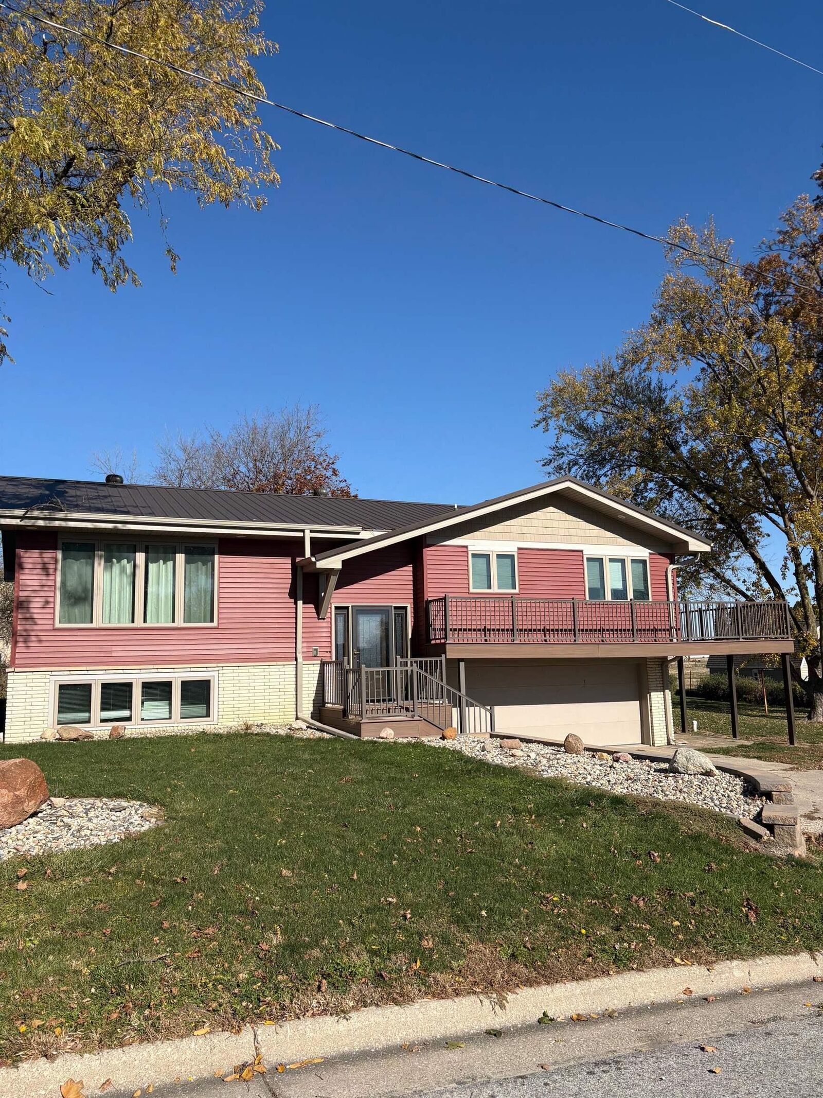 Property Photo:  402 Pfaltzgaff St  IA 50602 