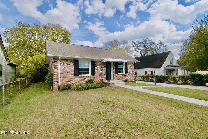 Property Photo:  204 Seventh St  TN 37804 