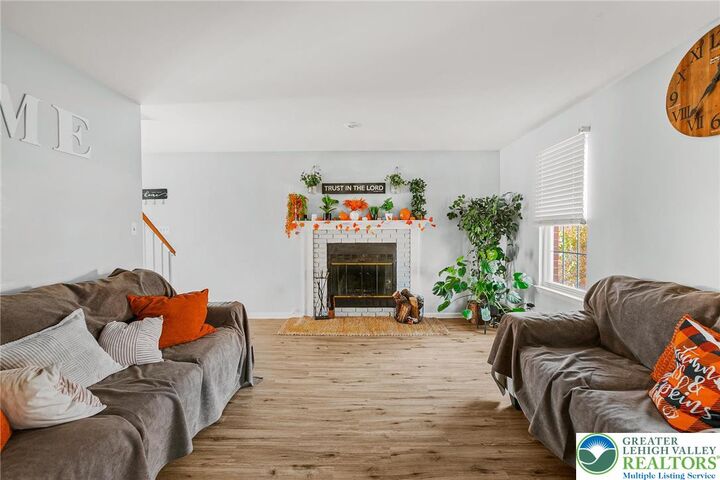 Property Photo:  1924 Alberta Drive  PA 18052 