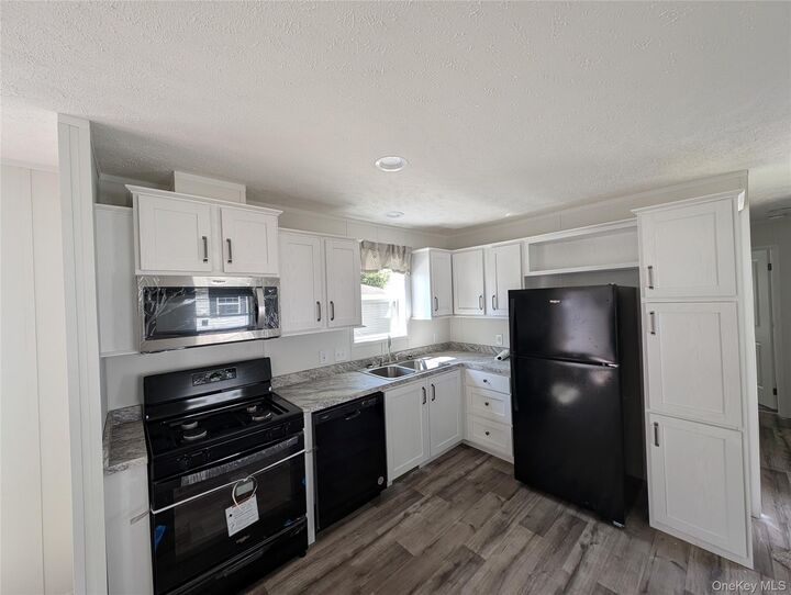 Property Photo: 3146 Route 9W 8A NY 12553