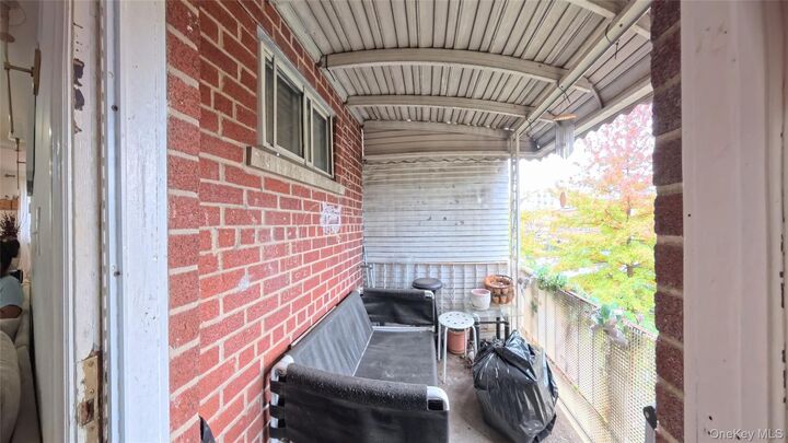 Property Photo:  1822 Seward Avenue  NY 10473 