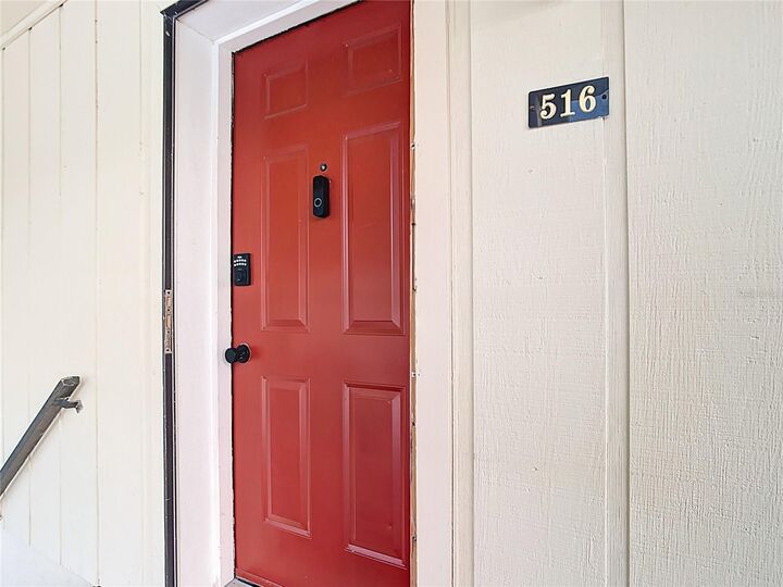 Property Photo: 516 Parkdale Mews 516 FL 34285