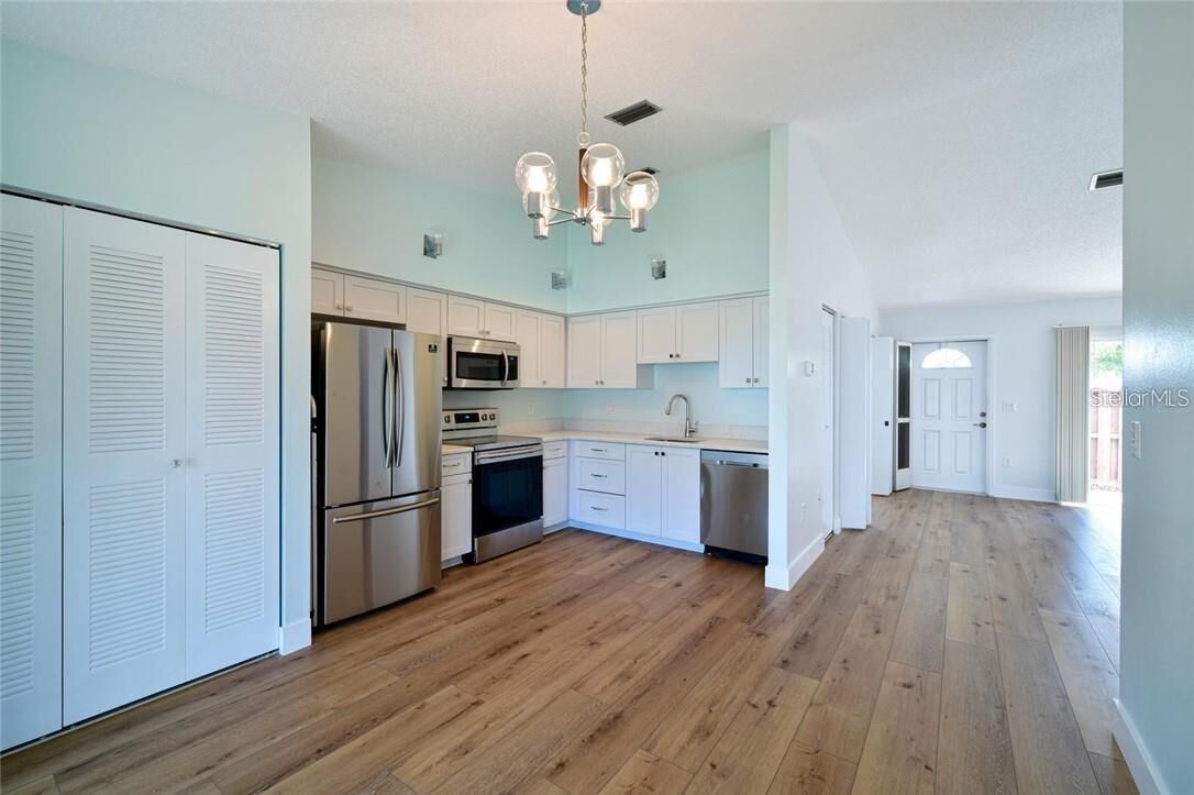 Property Photo: 4110 38th Avenue W 4110 FL 34205