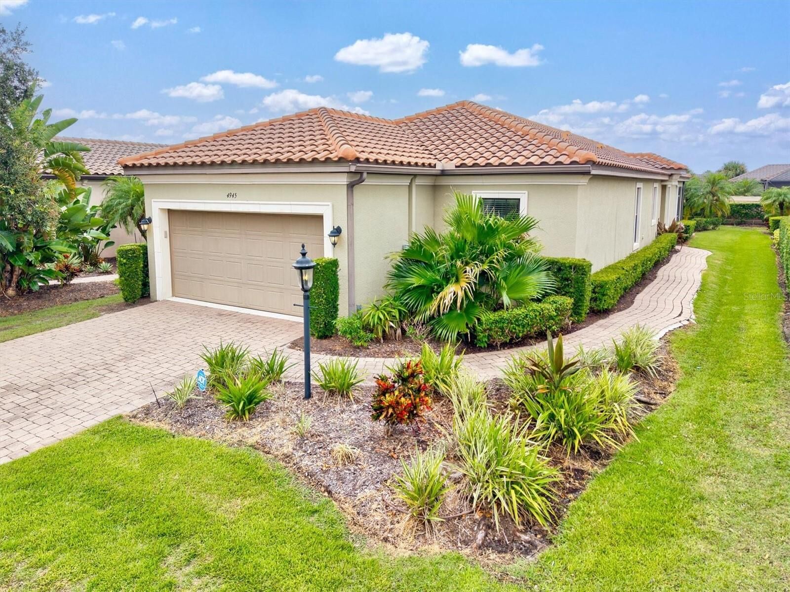 Property Photo:  4945 Savona Run  FL 34211 