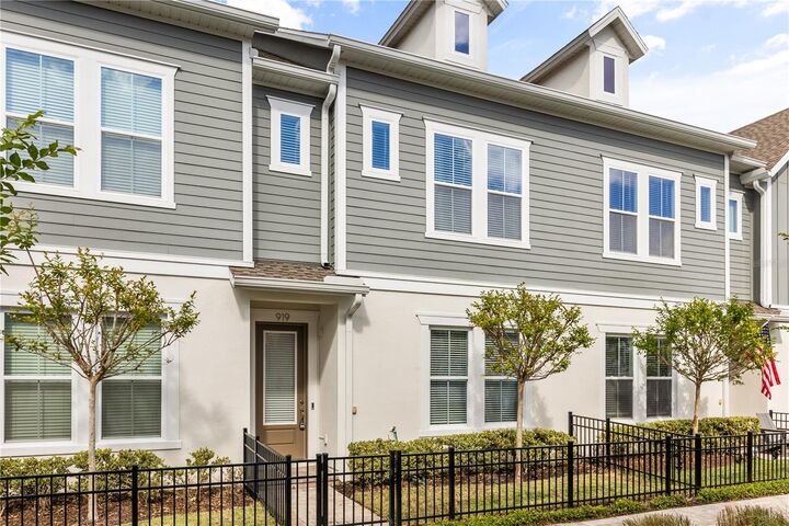 Property Photo: 919 Wild Date Lane FL 32746