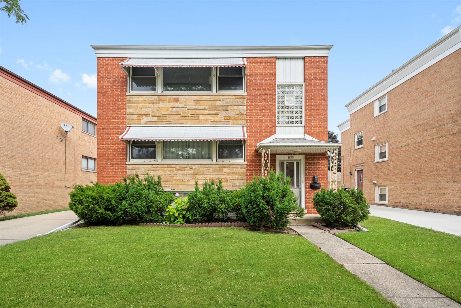 Property Photo: 8819 N Wisner Street 2 IL 60714