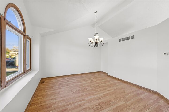 Property Photo: 1424 Phoenix Lane IL 60431