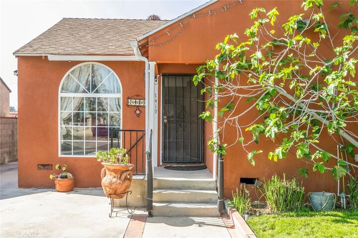 Property Photo:  7419 Kraft  CA 91605 