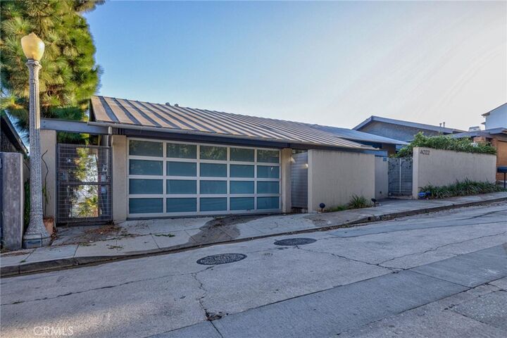 Property Photo:  4022 Braeburn Way  CA 90027 