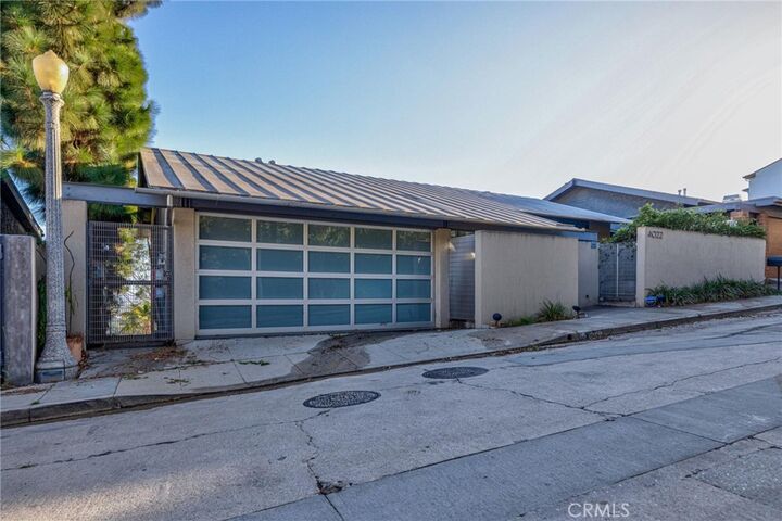 Property Photo:  4022 Braeburn Way  CA 90027 