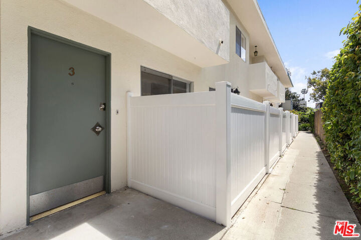 Property Photo: 11947 Kiowa Avenue 3 CA 90049