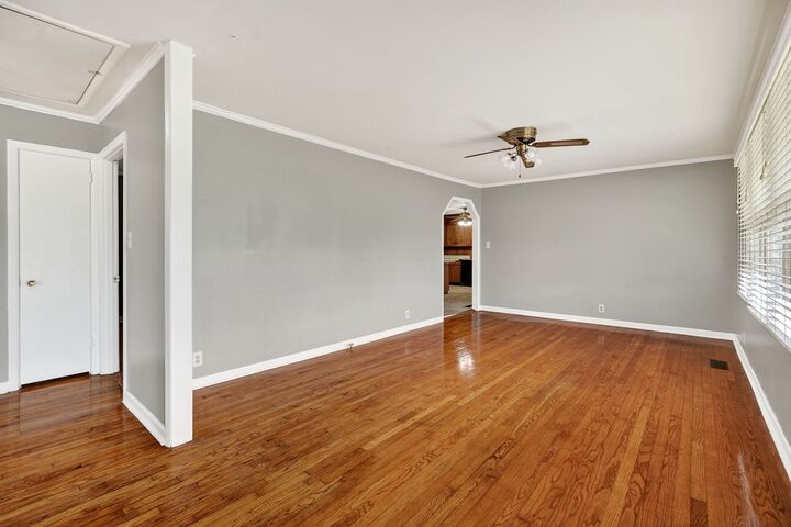Property Photo:  824 W Broad St  TN 37166 