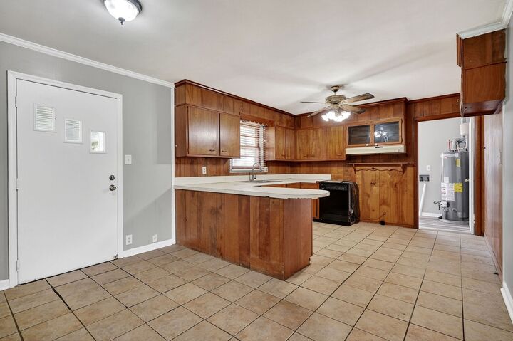 Property Photo:  824 W Broad St  TN 37166 