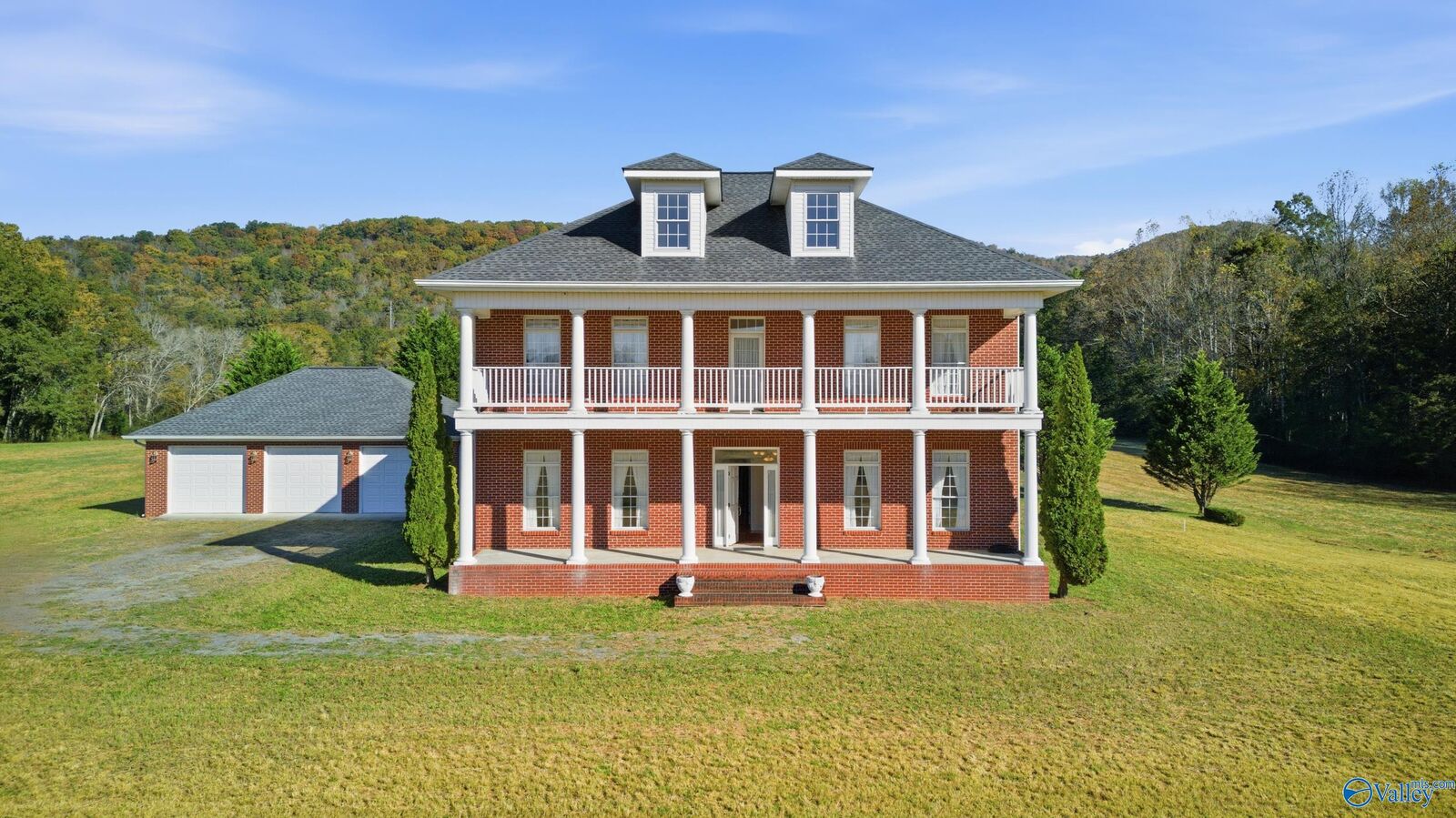 Property Photo:  126 County Road 98  AL 35740 